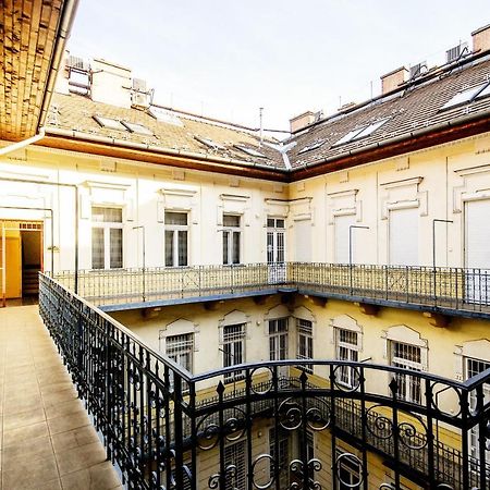 Luxury Paulay Street Apartment Budapest Exterior photo