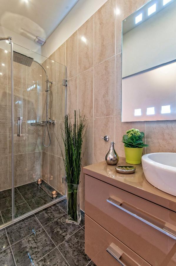 Luxury Paulay Street Apartment Budapest Exterior photo